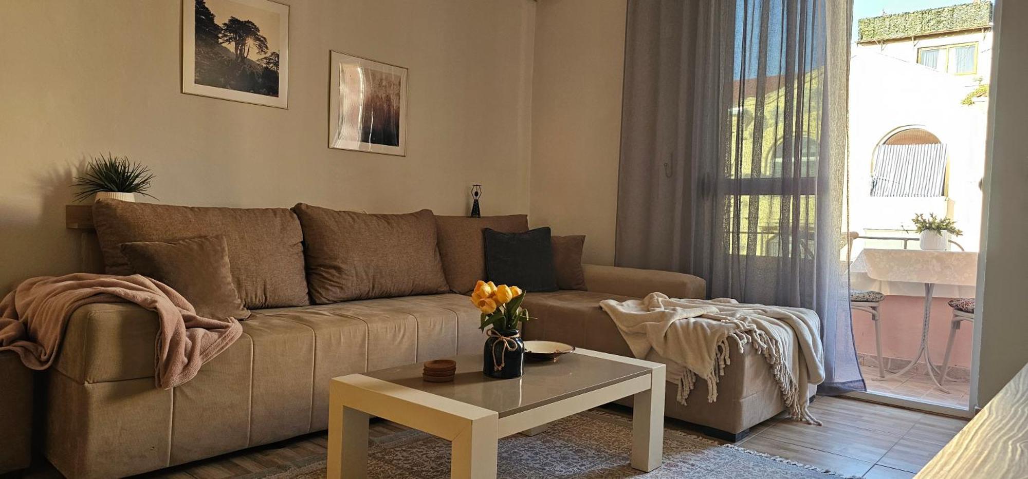 Papu's Home, Center 2br Tirana