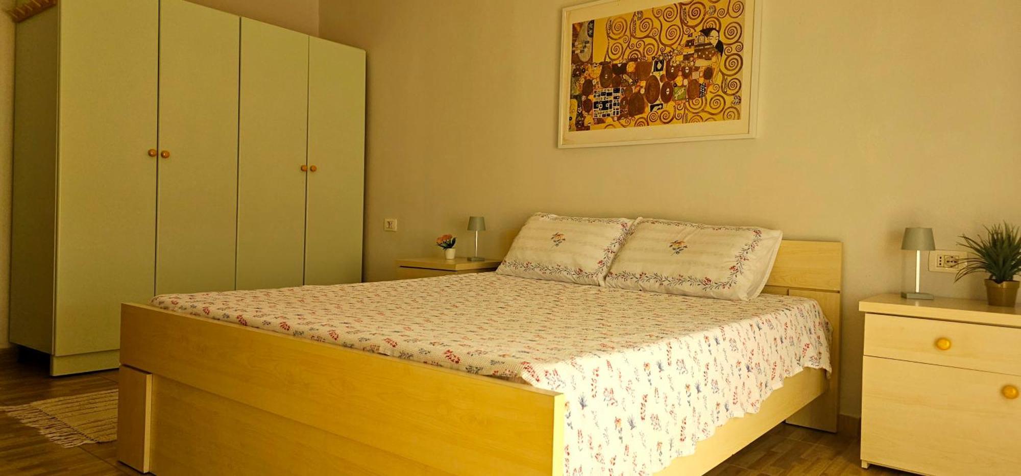 Papu's Home, Center 2br *